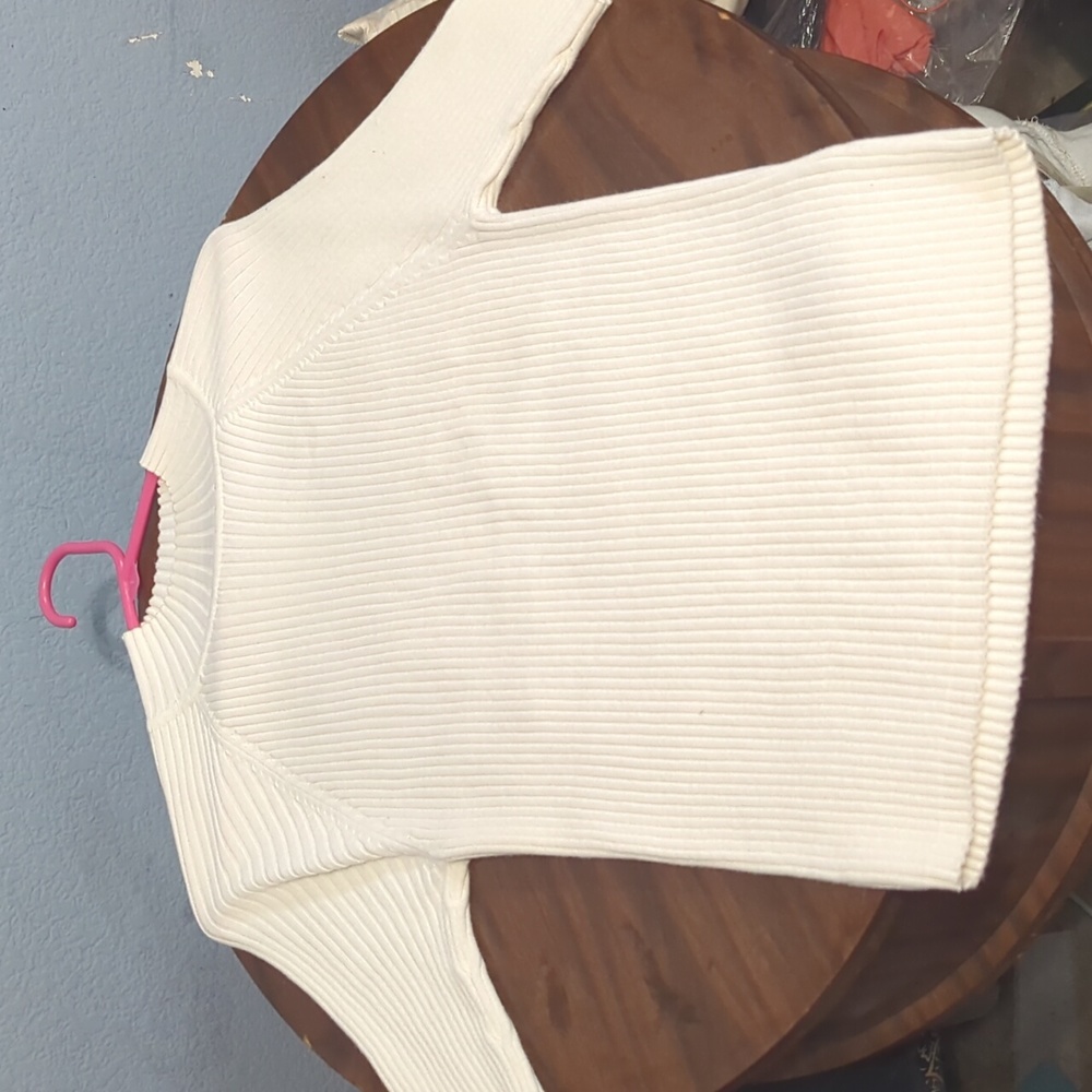 Vintage Jones New York Ribbed Shirt Sleeve Sweater in Cream